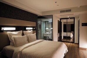 Incognito Superior Room | Minibar, in-room safe, individually furnished, desk - 11 Mirrors Design Hotel (Kyiv)