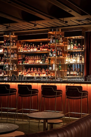 Bar (trong khuôn viên)