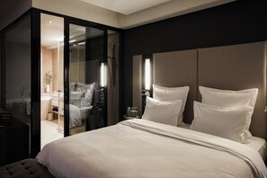 Minibar, in-room safe, individually furnished, desk - 11 Mirrors Design Hotel (Kyiv)