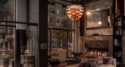 11 Mirrors Design Hotel