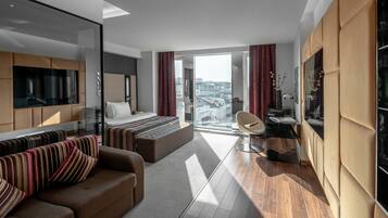 Habitación doble Prestigio | Minibar, caja de seguridad en la habitación y muebles diferentes