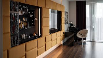 Deluxe Double Room | Minibar, in-room safe, individually furnished, desk