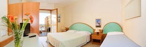 Family Room | Premium bedding, down comforters, desk, laptop workspace - Hotel Bacco (Pietra Ligure)