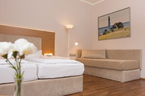 In-room safe, desk, soundproofing, free WiFi - T3 Hotel Cityloft (Moenchengladbach)