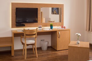 Caja de seguridad en la habitación, escritorio y wifi gratis 