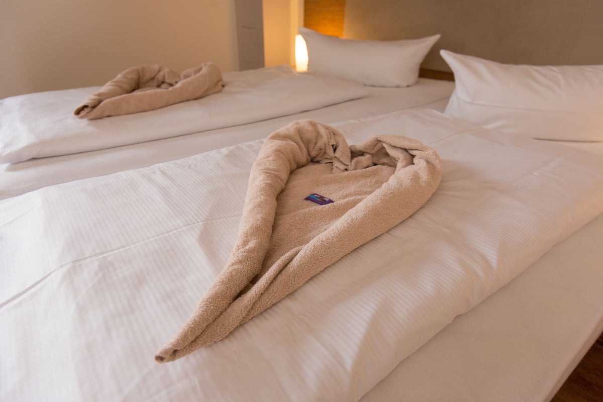 Caja fuerte, escritorio, wifi gratis y ropa de cama