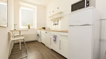 Apartment, 1 Bedroom | Private kitchen | Electric kettle