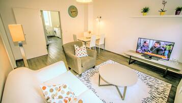 Apartment, 1 Schlafzimmer | Wohnbereich | Flachbildfernseher