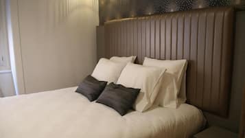 Pillowtop beds, in-room safe, desk, blackout drapes