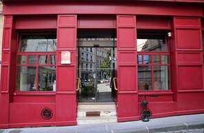 Front of property - Hotel Saint Vincent (Lyon)
