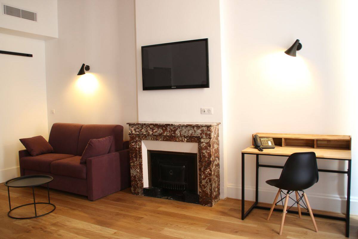 Habitación doble superior | Colchones con acolchado adicional, caja fuerte, escritorio