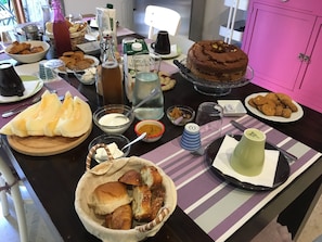 Tägliches inbegriffenes großes Frühstück
