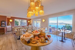 Daily buffet breakfast for a fee