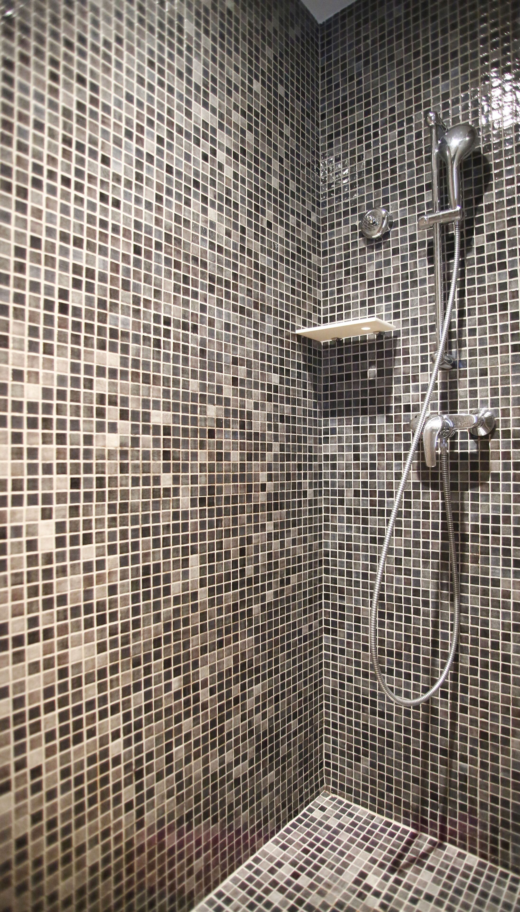 suite, sea view (privilège / no balcony) | bathroom | shower, free toiletries, hair dryer, towels