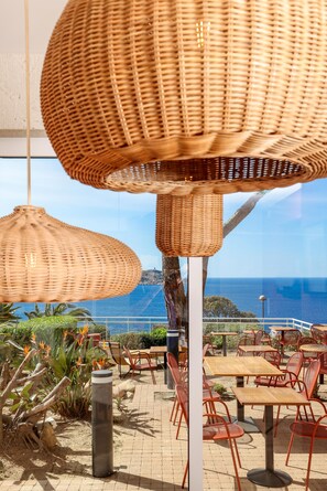 Daily buffet breakfast for a fee - Le Saint Erasme, Hotel Eco Friendly (Calvi)
