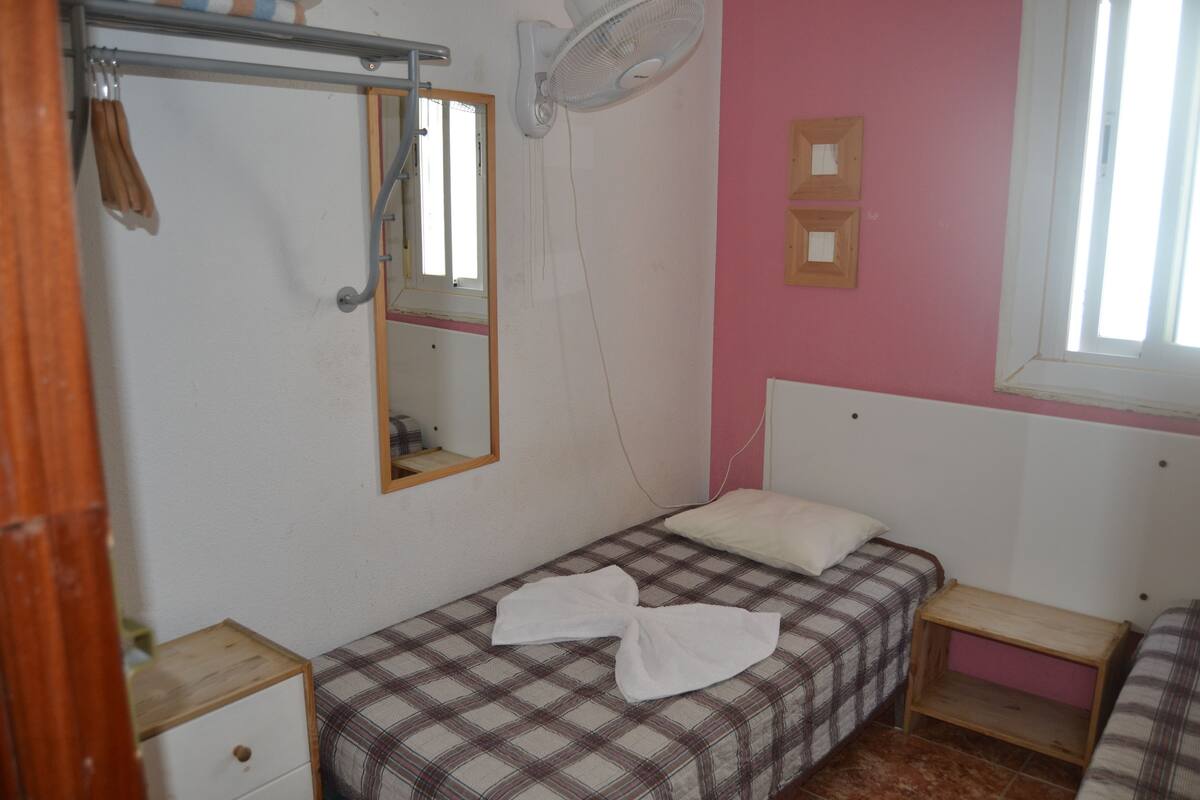 WiFi (free), bed sheets