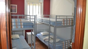 WiFi (free), bed sheets - Hostal Enebral (Madrid)