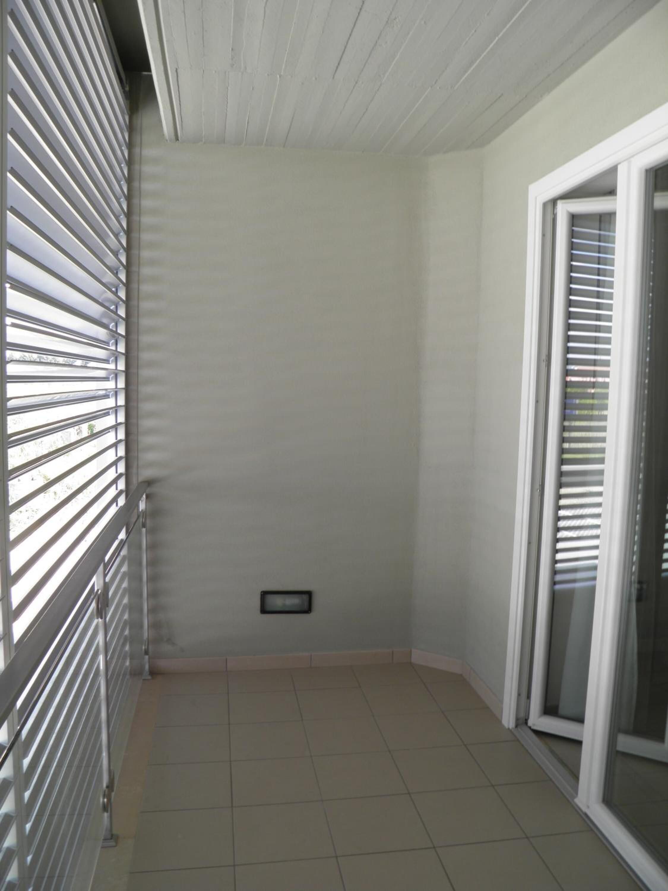 shower, free toiletries, hair dryer, bidet