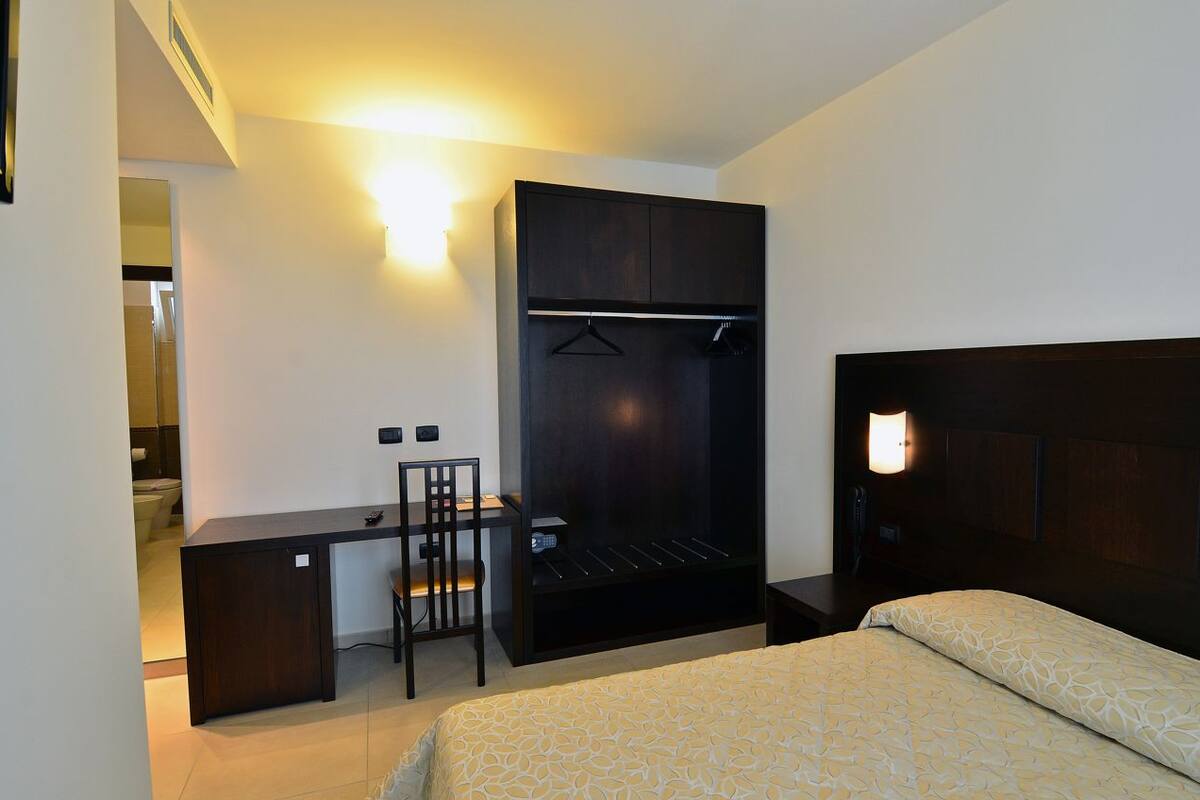 hypo-allergenic bedding, minibar, in-room safe, individually furnished