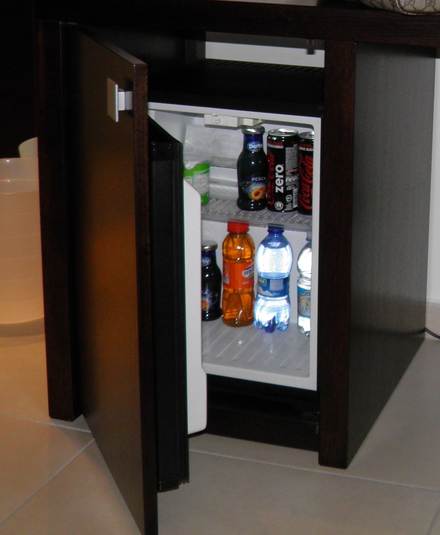 classic twin room, private bathroom | mini fridge