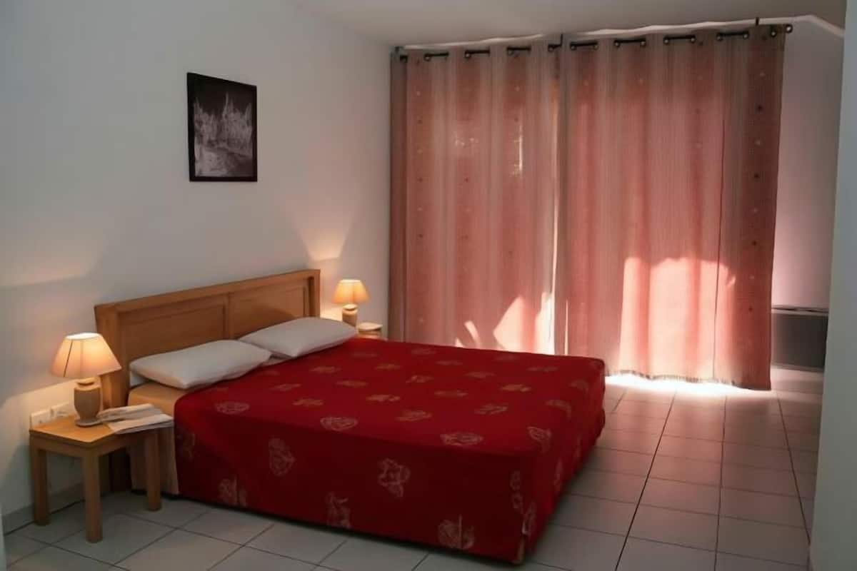 Iron/ironing board, free cots/infant beds, WiFi, bed sheets