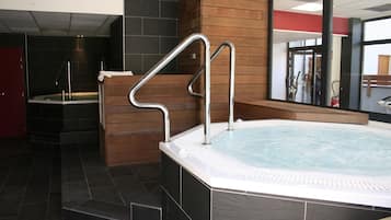 Indoor spa tub