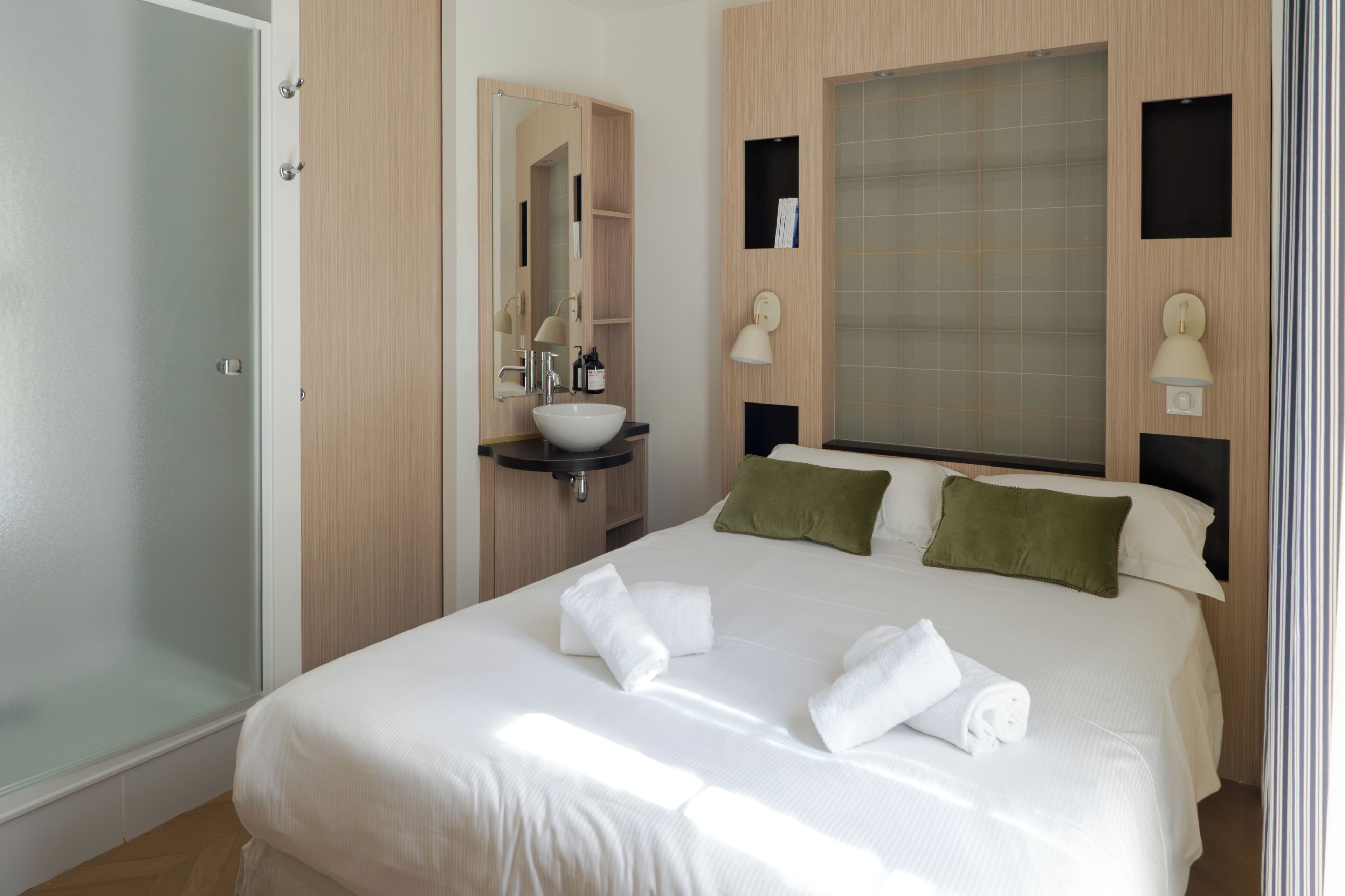 Décoration personnalisée, bureau, Wi-Fi gratuit, draps fournis