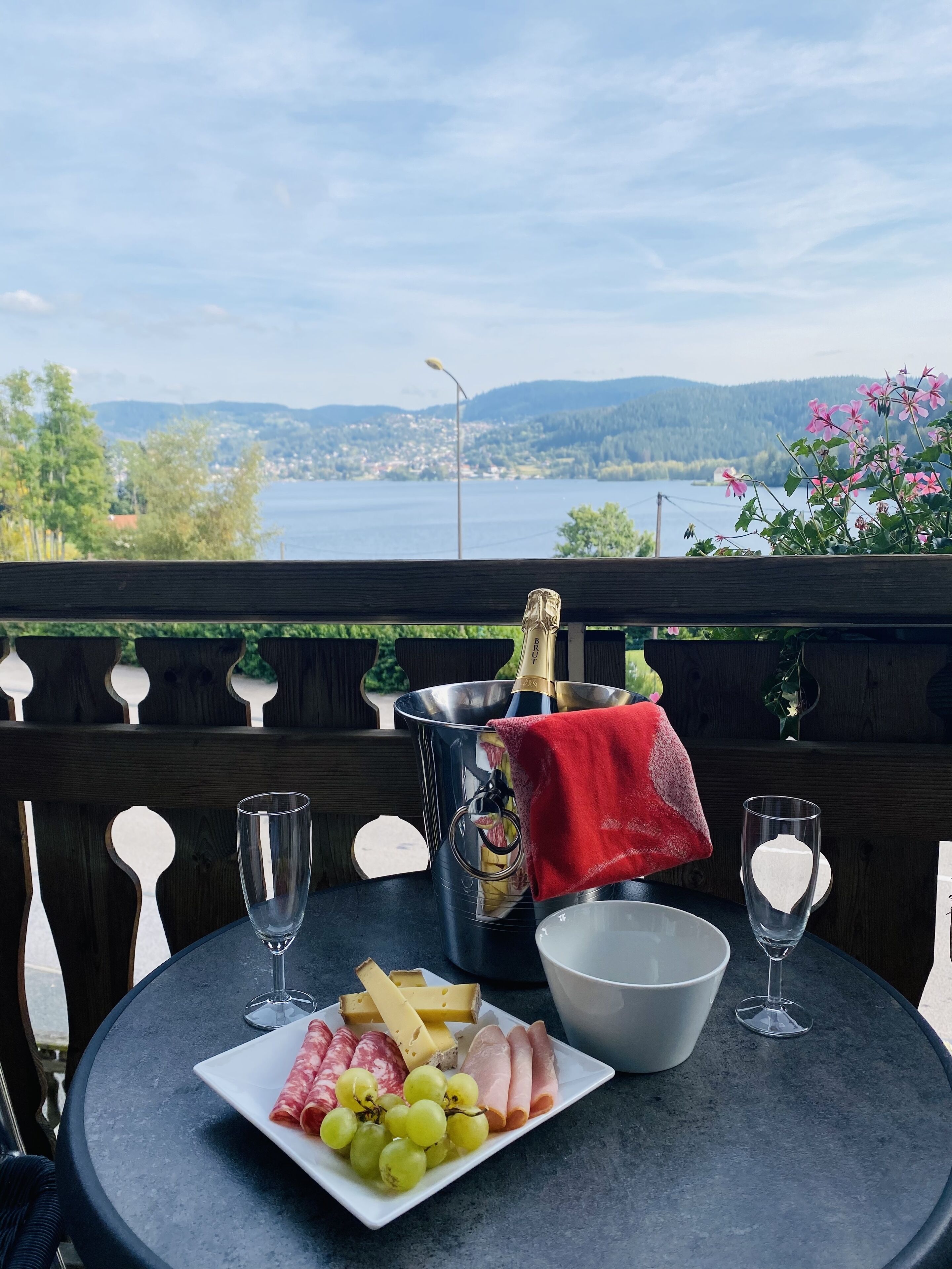 Doppelzimmer, Seeblick | Schreibtisch, schallisolierte Zimmer, Bügeleisen/Bügelbrett