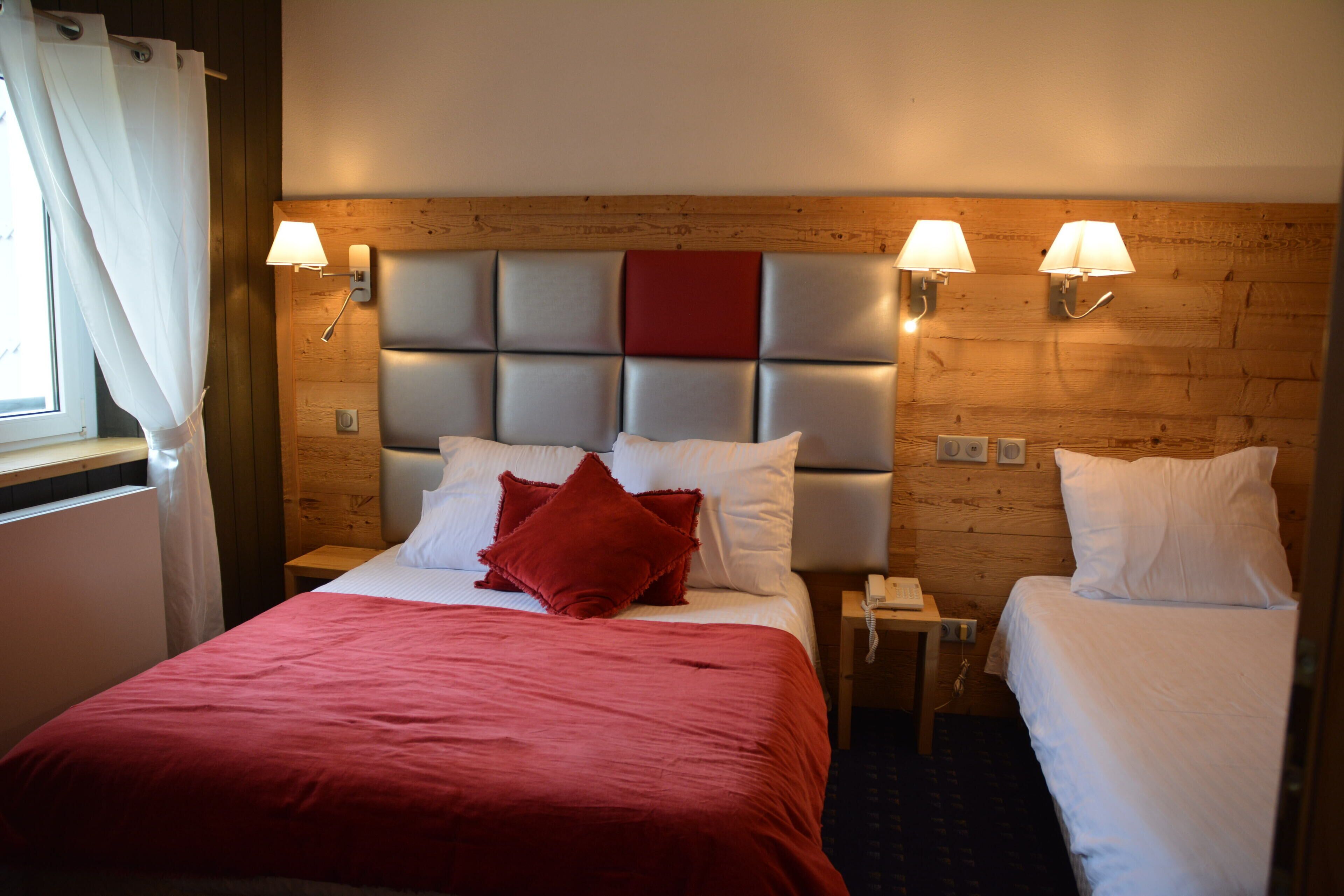 triple room (forest view) | desk, soundproofing, iron/ironing board, free cots/infant beds