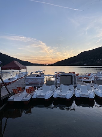 Exterior. Les Reflets du Lac