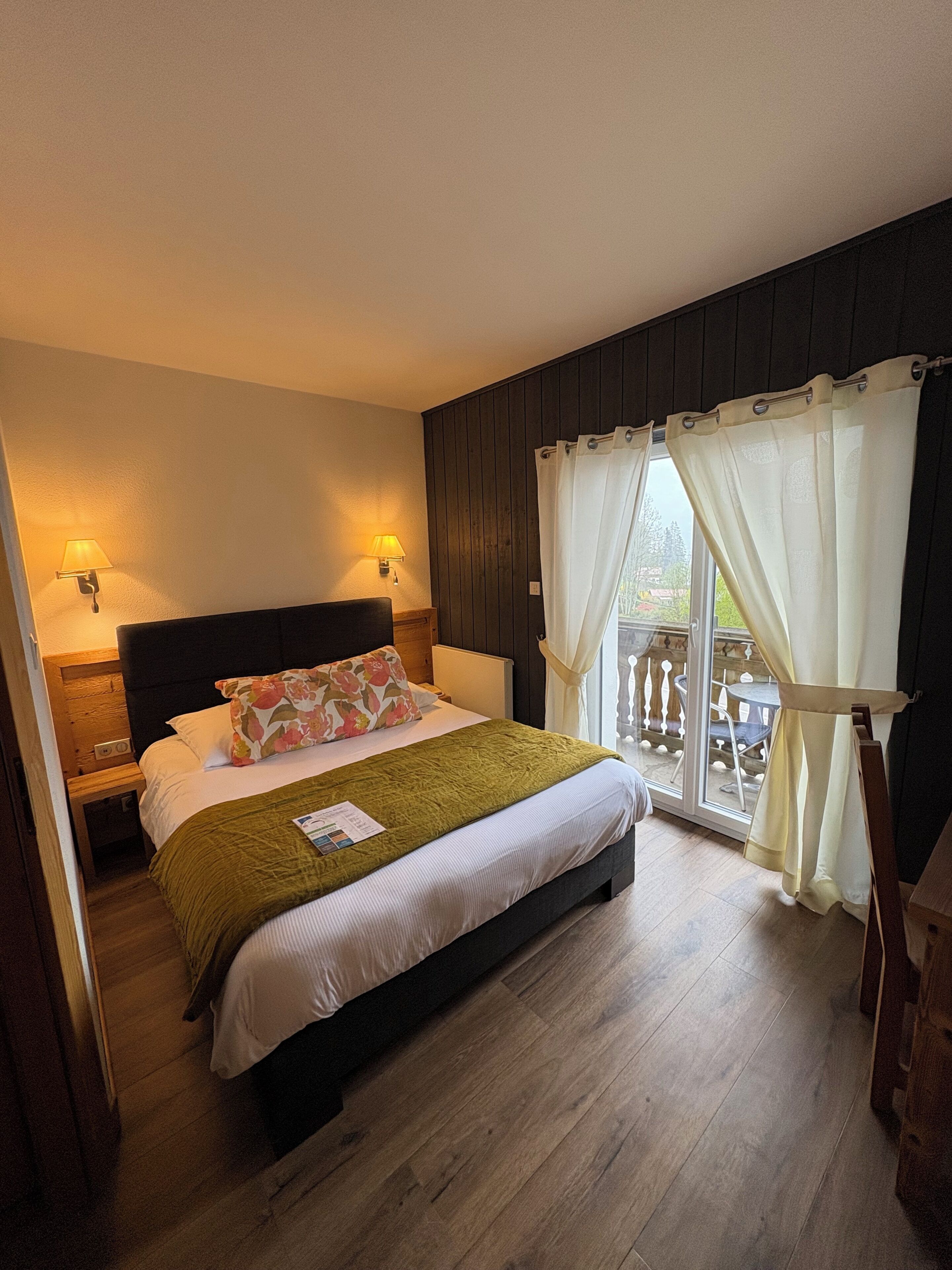 Kamar Double, pemandangan danau | Meja kerja, kedap suara, dan setrika/meja setrika