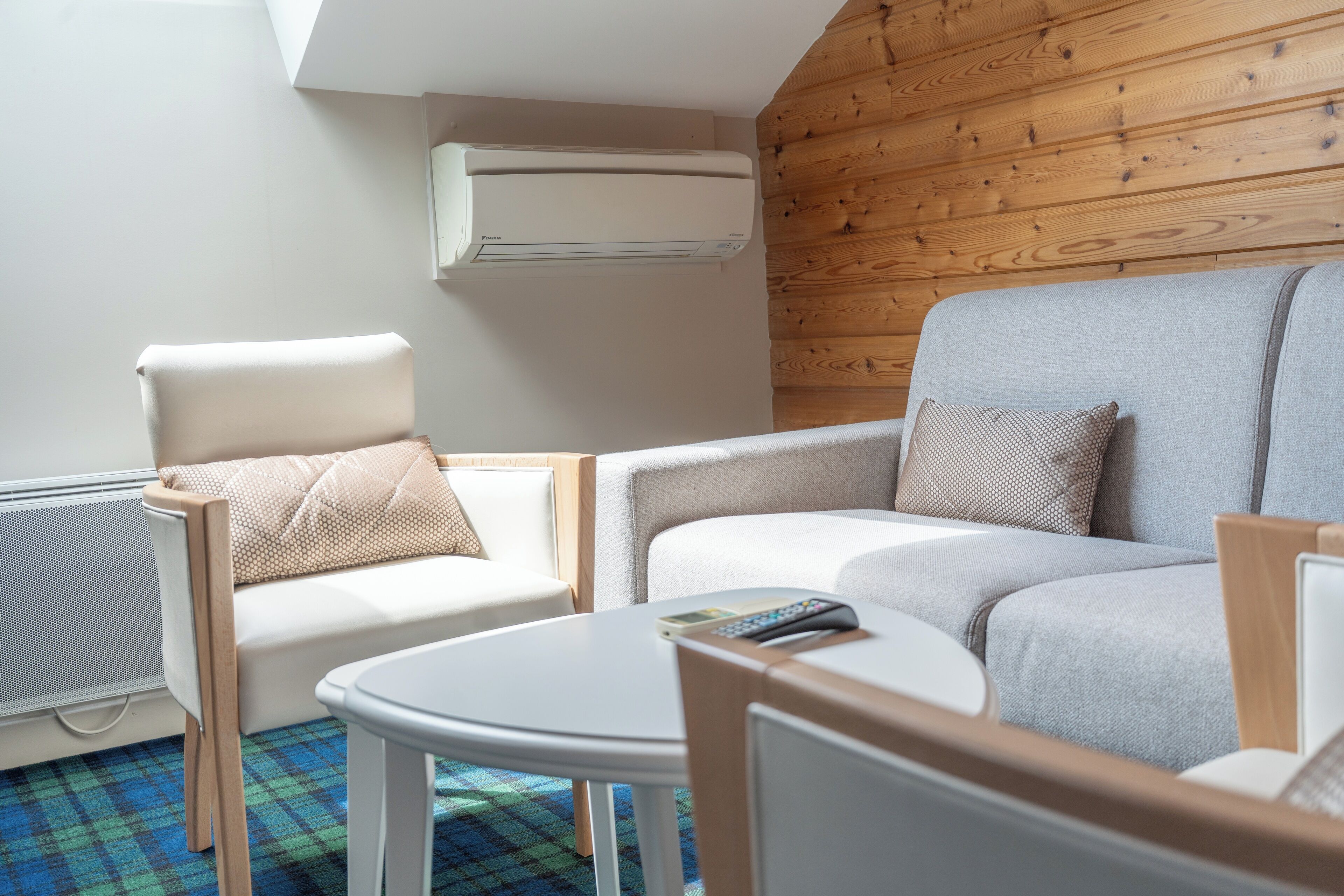 luxury double room | living area | 50-cm tv with cable channels