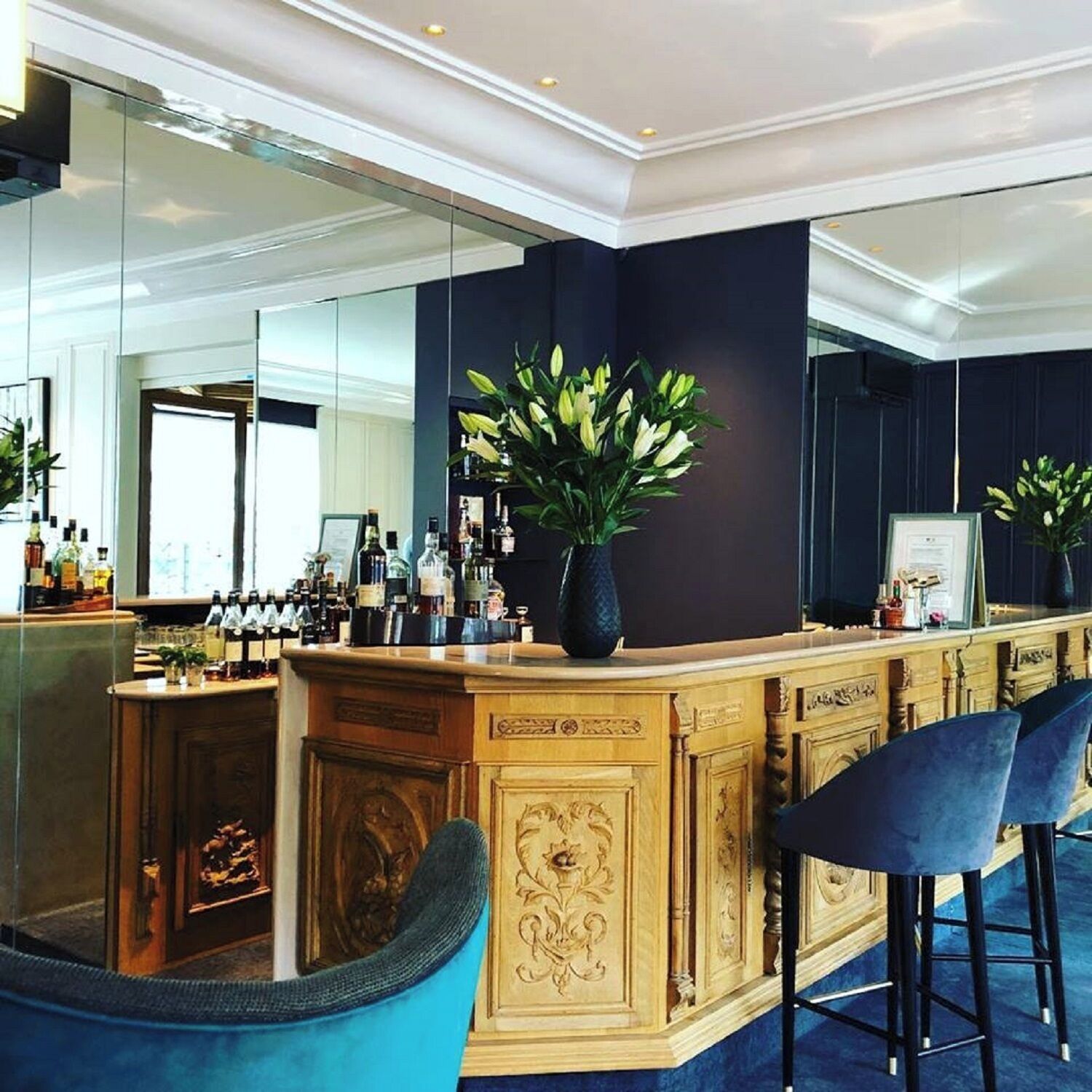 ロビーラウンジ