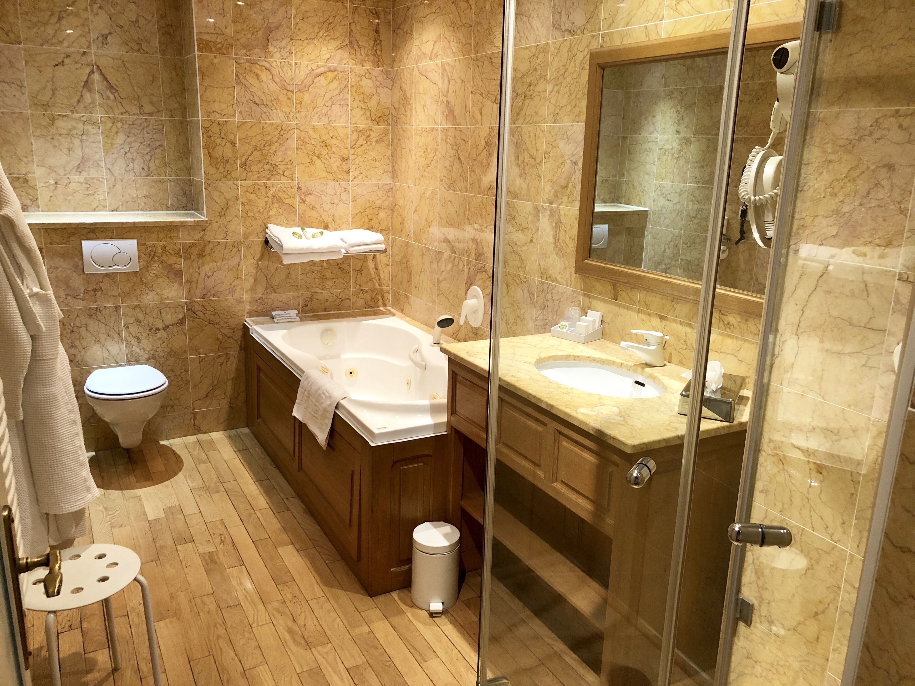 luxury double room | 1 bedroom, minibar, in-room safe, individually decorated