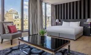 Familienzimmer, 1 Queen-Bett (Deluxe) | Allergikerbettwaren, Zimmersafe, Schreibtisch, schallisolierte Zimmer