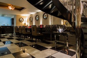 Déjeuner, dîner et souper servis sur place