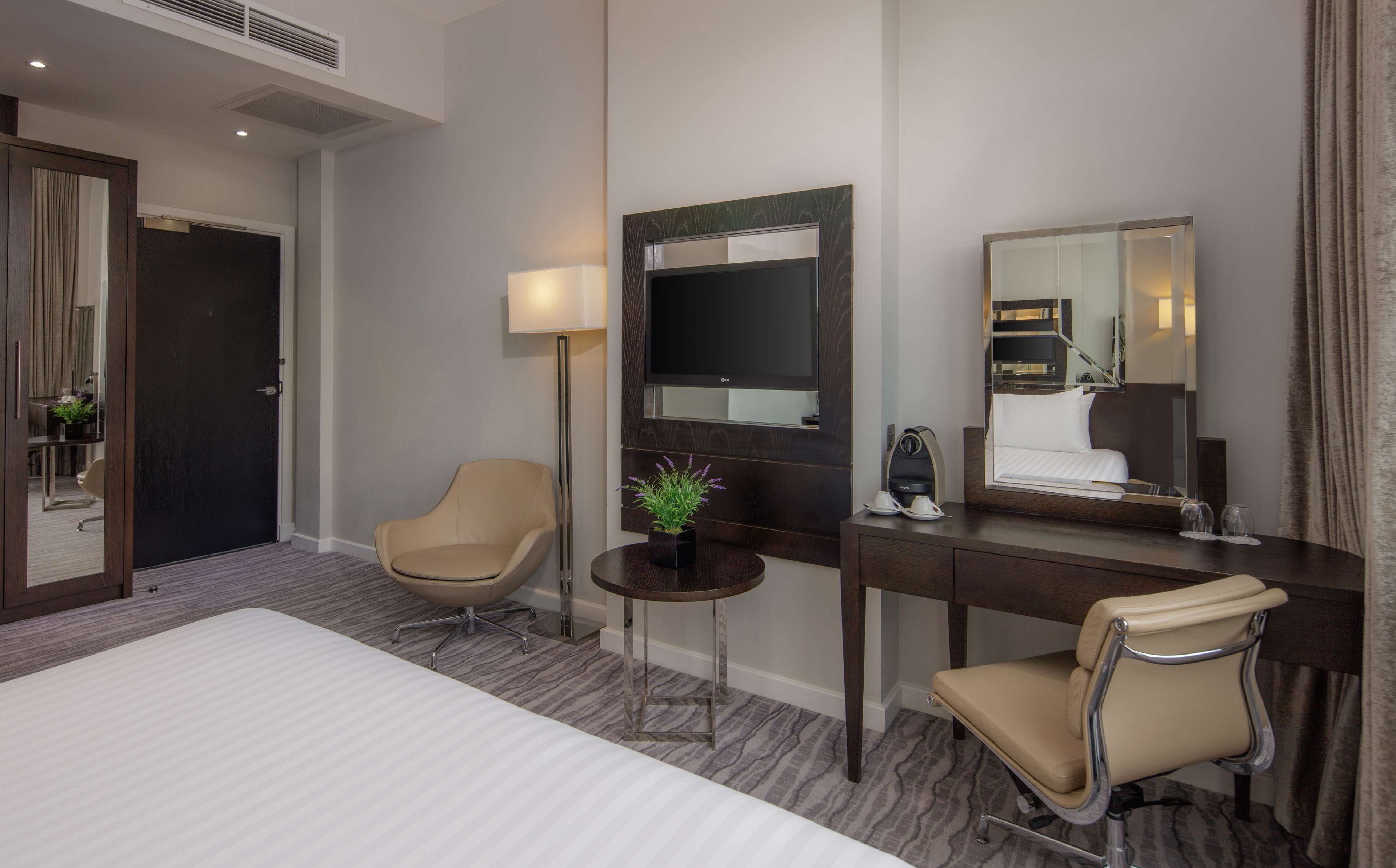 In-room safe, desk, soundproofing, iron/ironing board