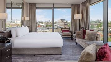 Junior Suite, 1 King Bed, Non Smoking | In-room safe, desk, soundproofing, iron/ironing board