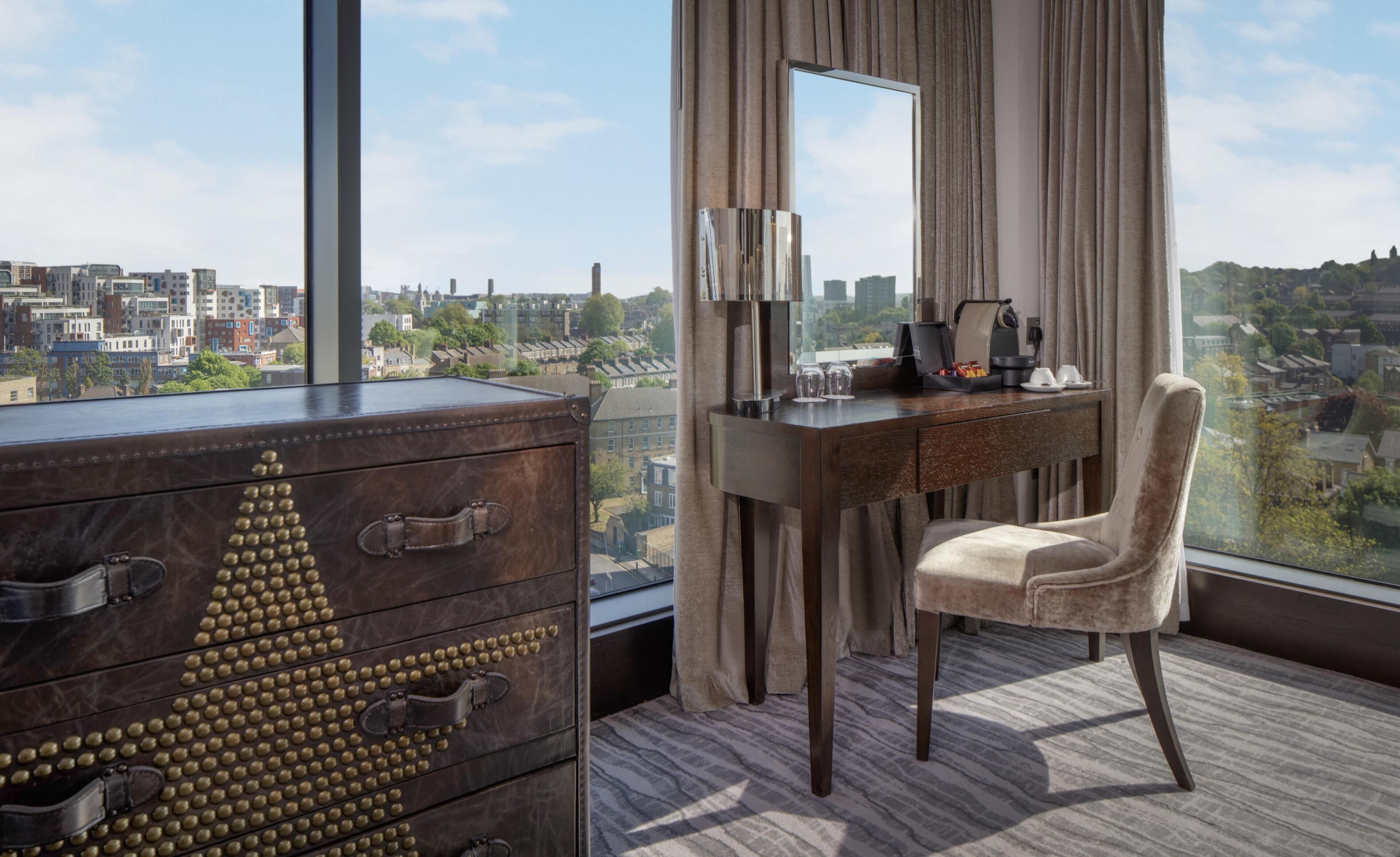 Junior Suite, 1 King Bed, Non Smoking