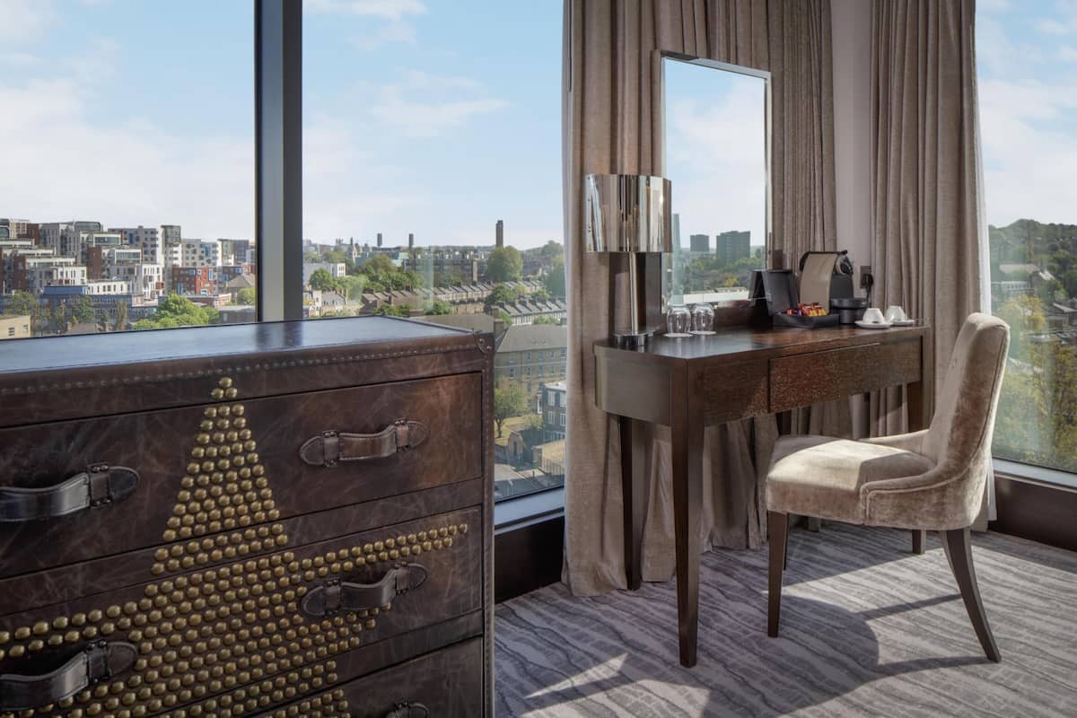 Junior Suite, 1 King Bed, Non Smoking