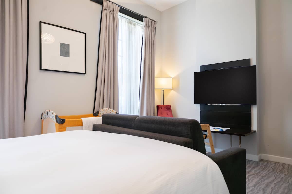 Family Room, 1 Queen Bed