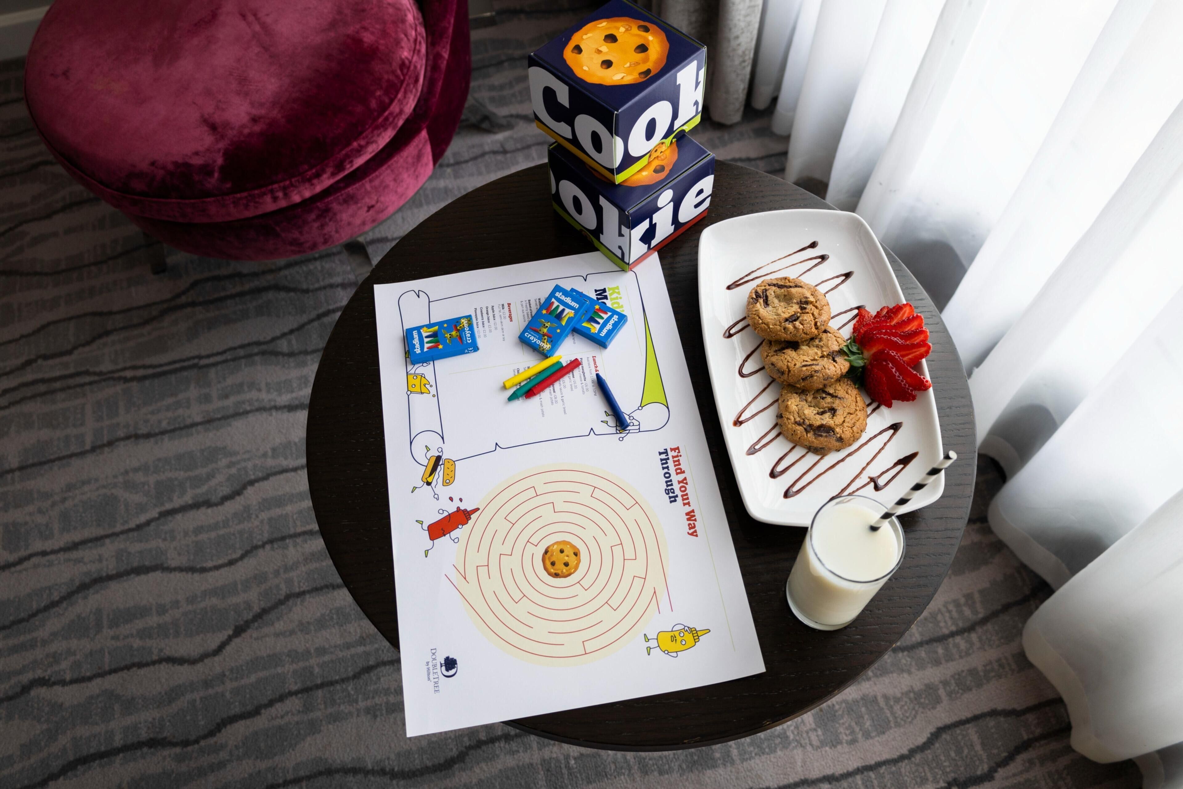 Family Room, 1 Queen Bed (Deluxe)