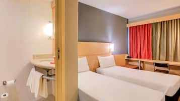 Superior Apartment, 2 Twin Beds | Minibar, desk, laptop workspace, soundproofing