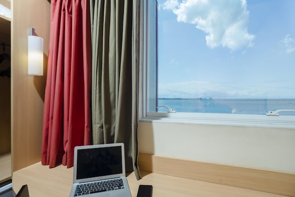 Superior Apartment, 2 Single Beds | Minibar, desk, laptop workspace, soundproofing