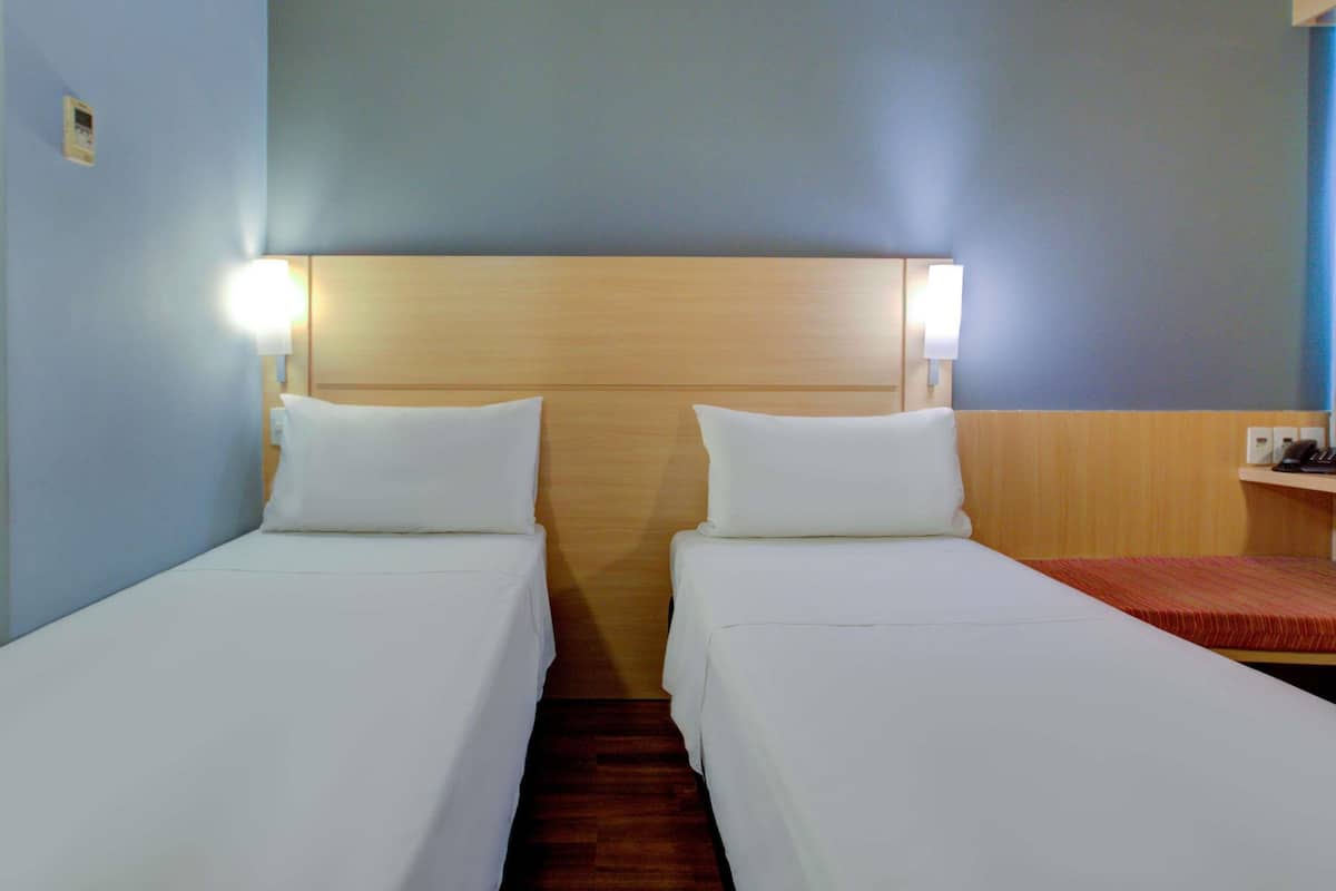 Superior Apartment, 2 Single Beds | Minibar, desk, laptop workspace, soundproofing