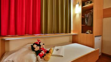 Minibar, desk, laptop workspace, soundproofing