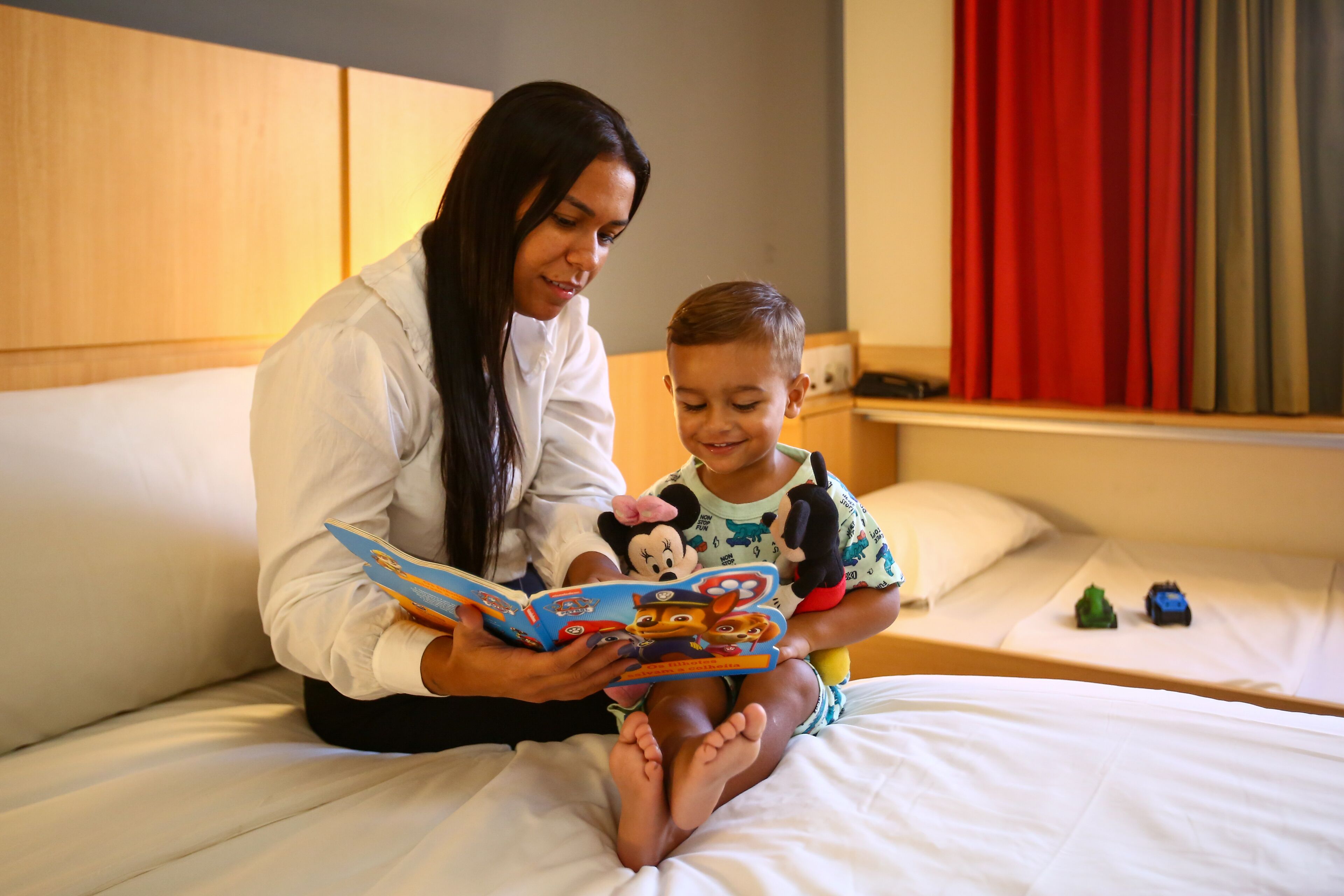 Quarto, várias camas | Frigobar, escrivaninha, espaço de trabalho para notebook