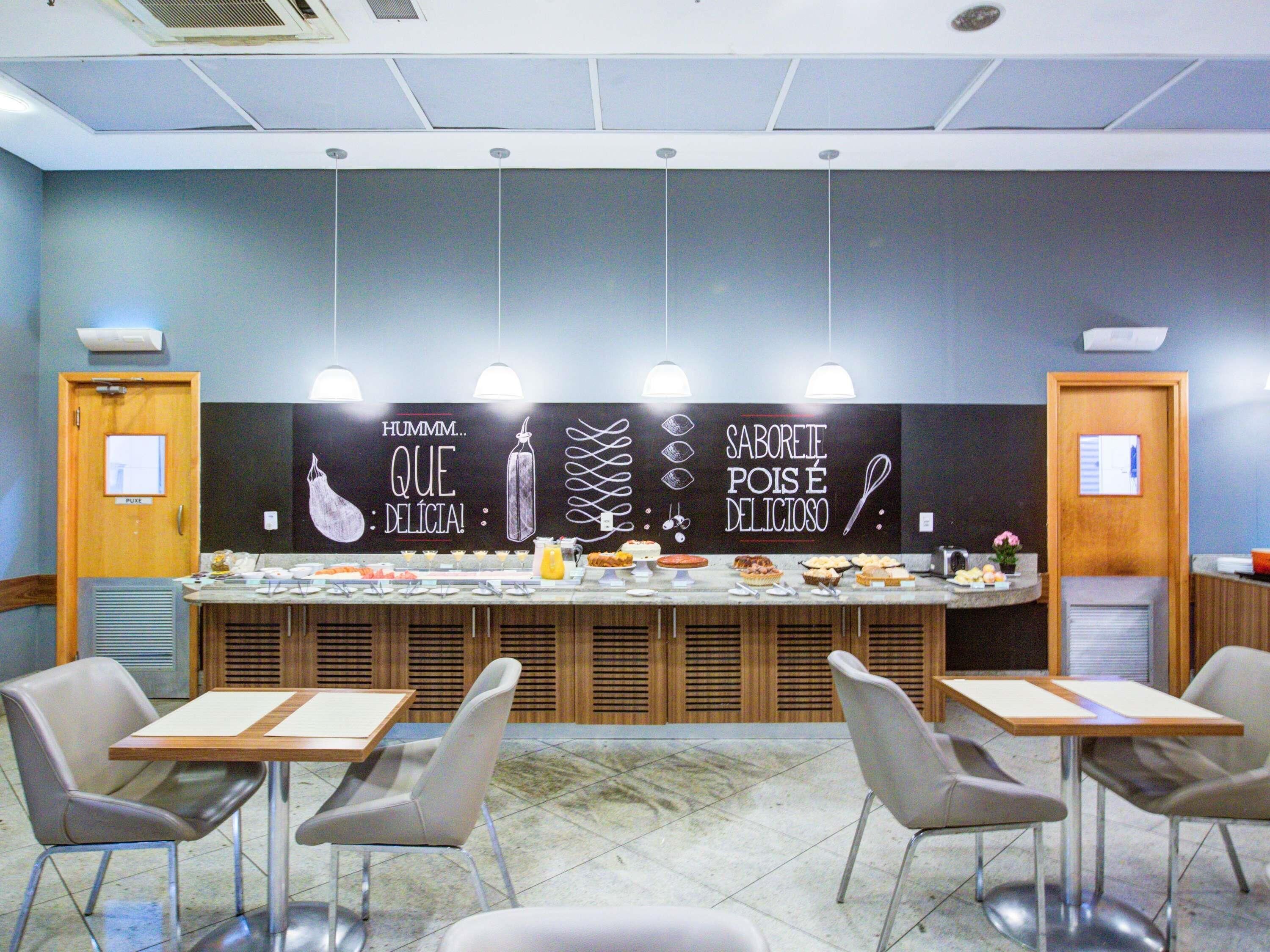 Bar (trong khuôn viên)