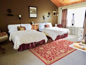 Habitación estándar, 2 camas matrimoniales | Ropa de cama de alta calidad y decoración personalizada