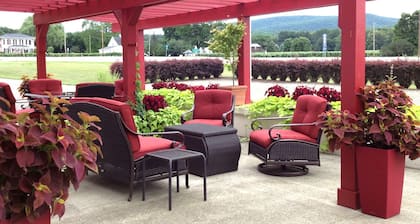 Vinehurst Inn And Suites